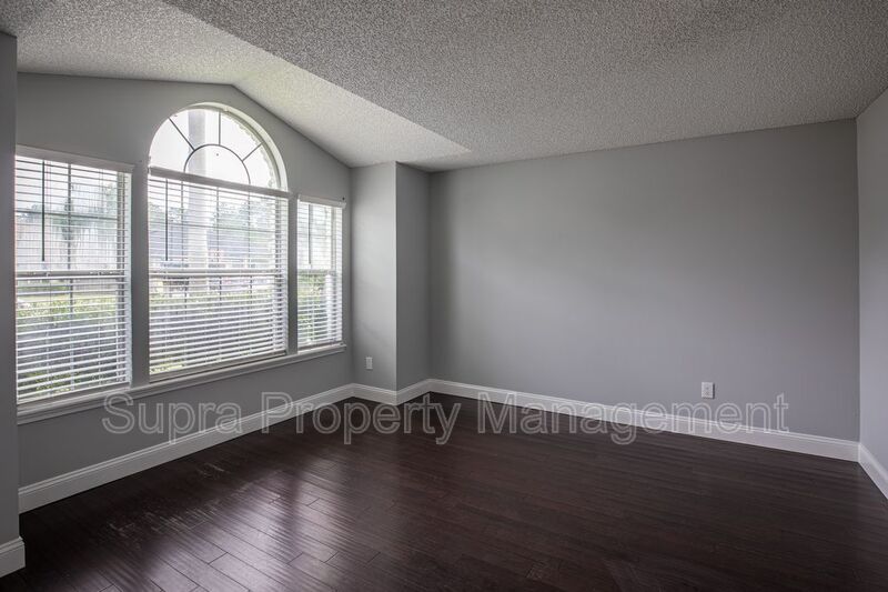 Fabulous location near beaches. property image