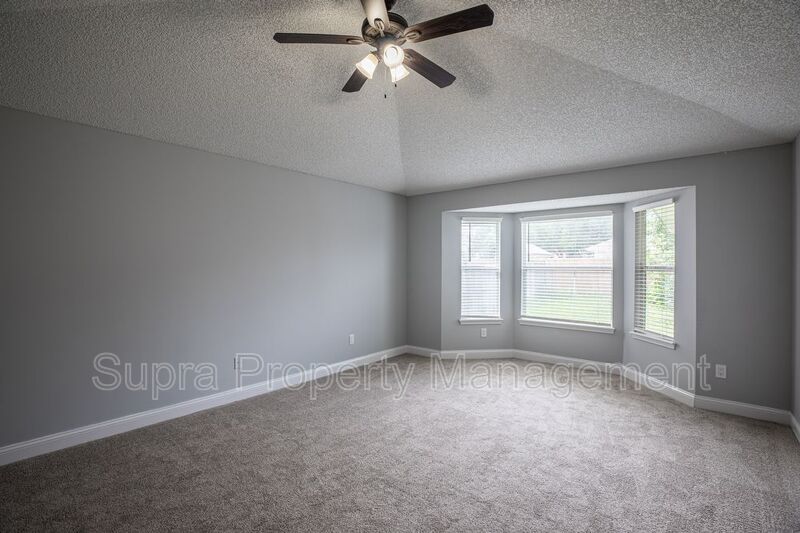 Fabulous location near beaches. property image