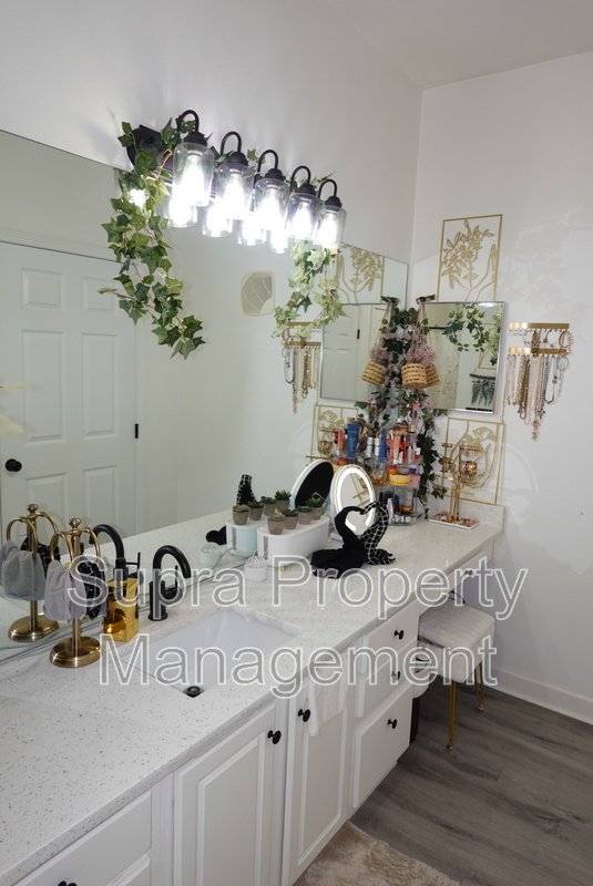 Renovated Condo in Stone Bridge property image