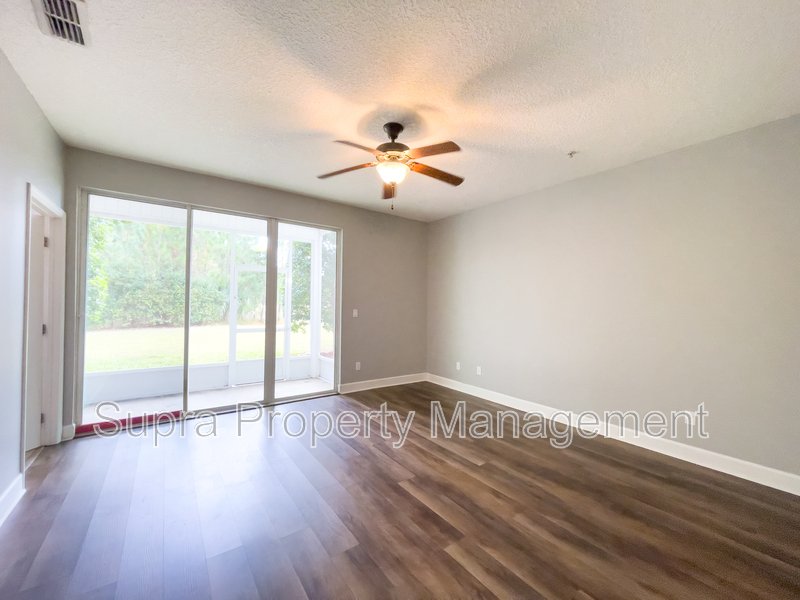 Beautiful 3 story townhome in St Johns Town center area property image