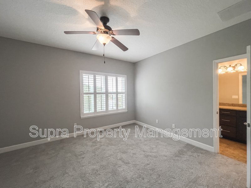 Beautiful 3 story townhome in St Johns Town center area property image