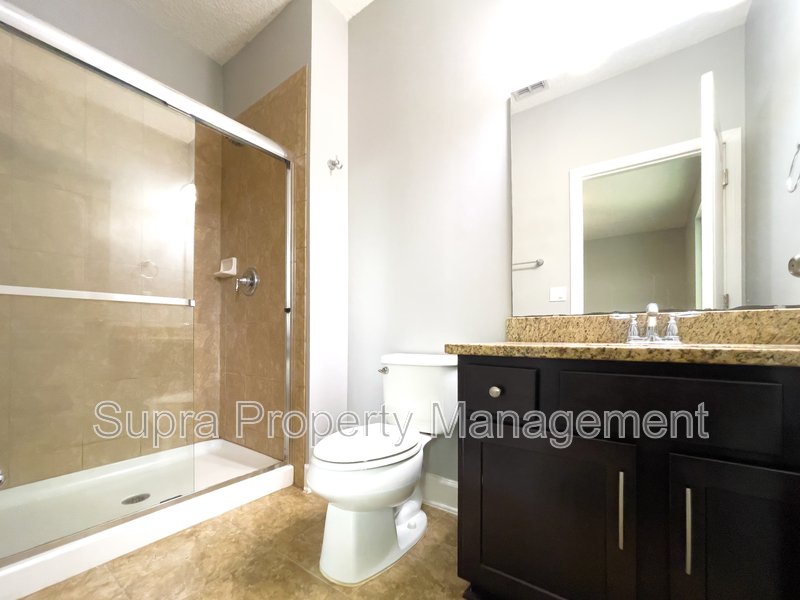 Beautiful 3 story townhome in St Johns Town center area property image