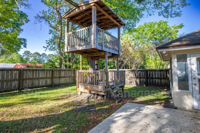 Mandarin Location property image
