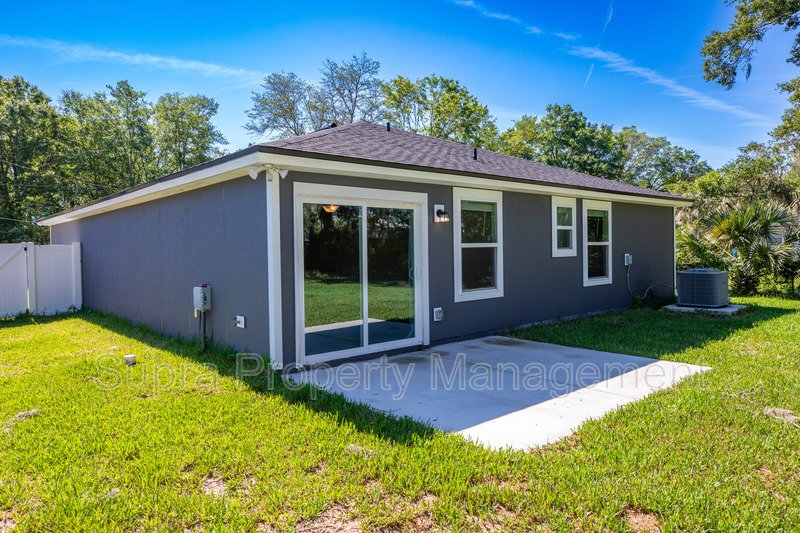 Close to River City Marketplace property image