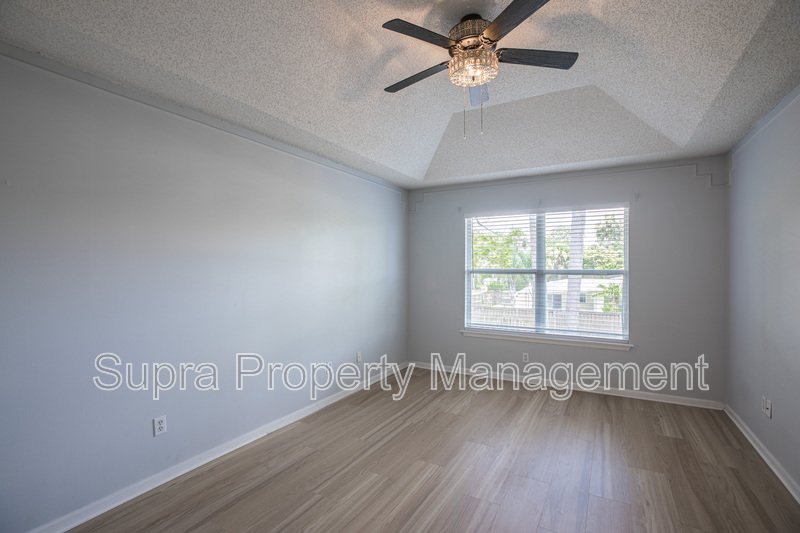 Less than a mile to the beach!! property image